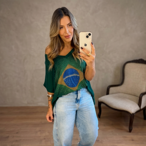 Blusa Brasil Gola V com Pedraria [COMPRE 1 E LEVE 3]